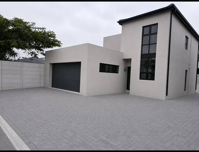 3 BEDROOM PROPERTY TO RENT IN UITZICHT